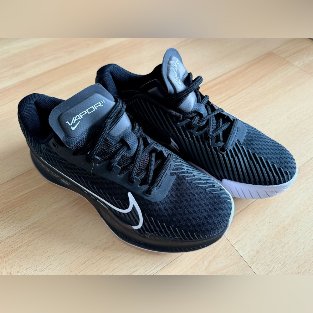 NikeCourt Airzoom Vapor 11 Women’s Hardcourt Tennis Shoes